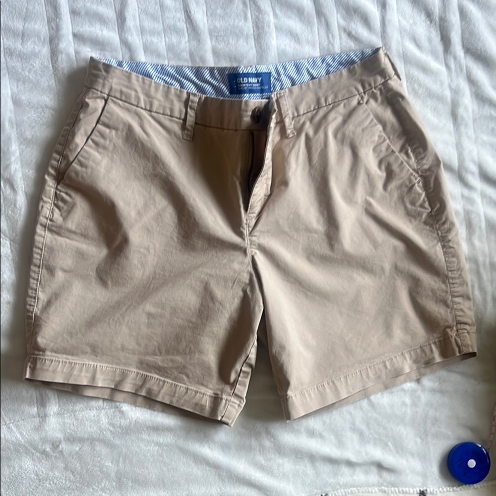 Old Navy Everyday Chino Shorts - Size 6